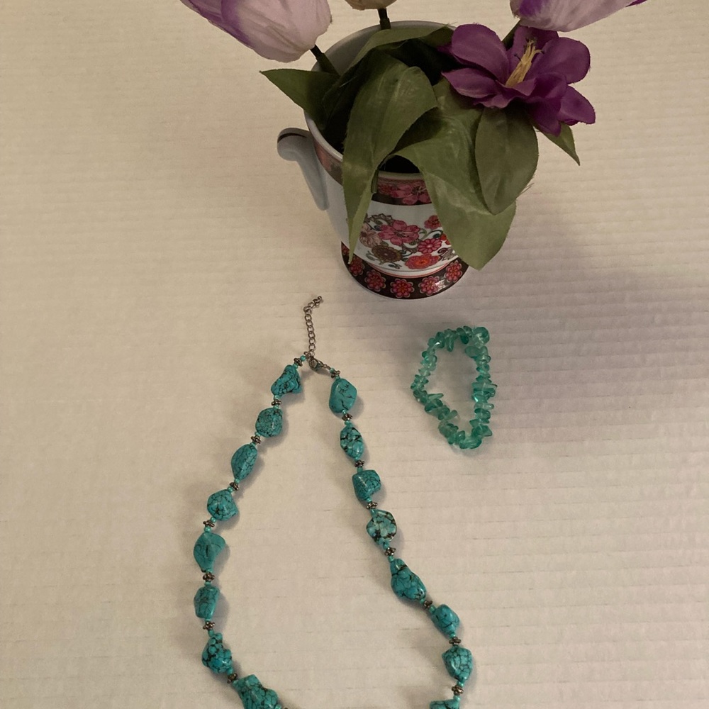 Green stone necklace and bracelet